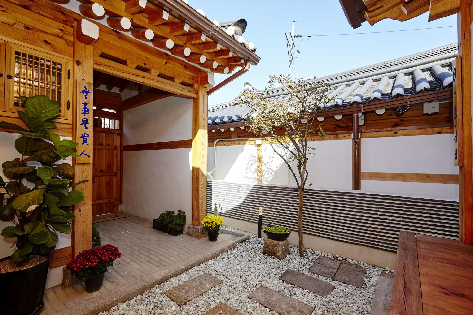 Hanok 24 Guesthouse Gyeongbokgung Seul Dış mekan fotoğraf